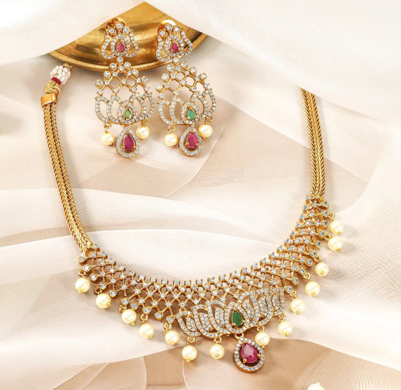 Trendy Beauty Queen Super Necklace set